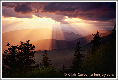 Gorge Sunrays -- © Chris Carvalho/Lensjoy.com